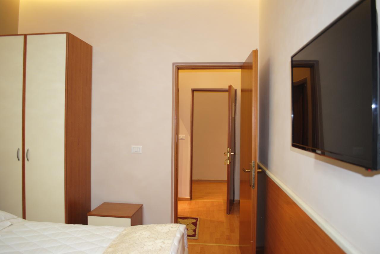 Hotel Palma Tirana Buitenkant foto