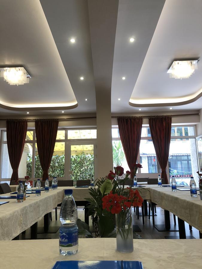 Hotel Palma Tirana Buitenkant foto
