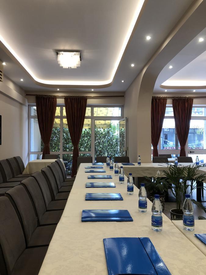 Hotel Palma Tirana Buitenkant foto