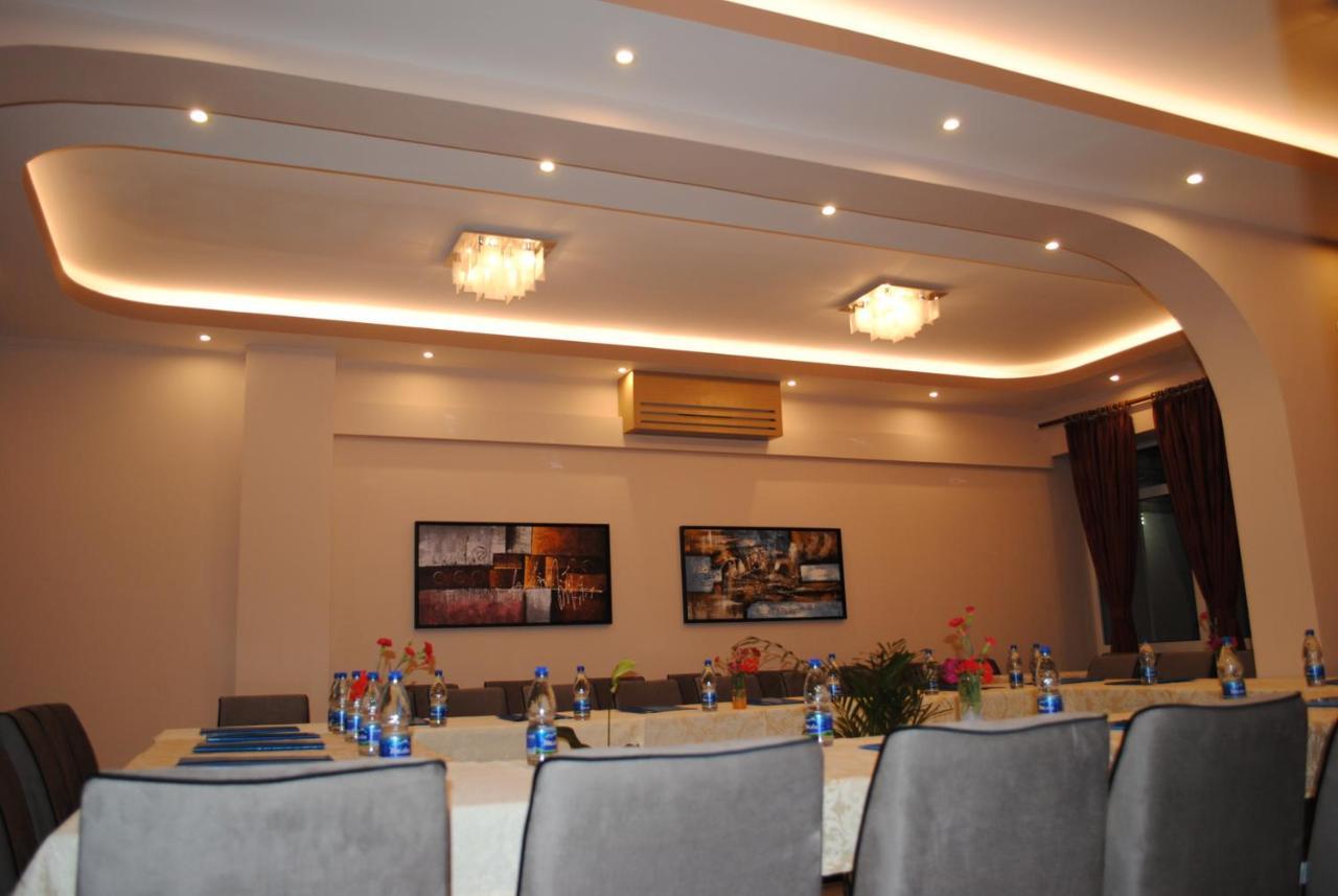 Hotel Palma Tirana Buitenkant foto